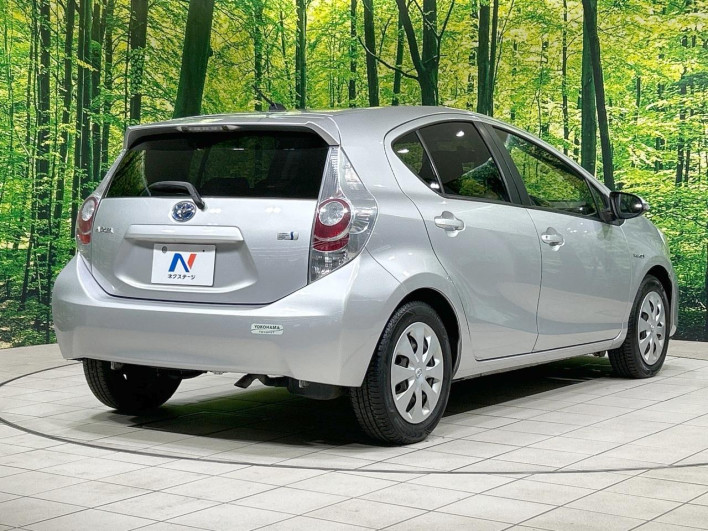 2012 Toyota Aqua DAA-NHP10 (UW-6a0fc9525b972)[9]