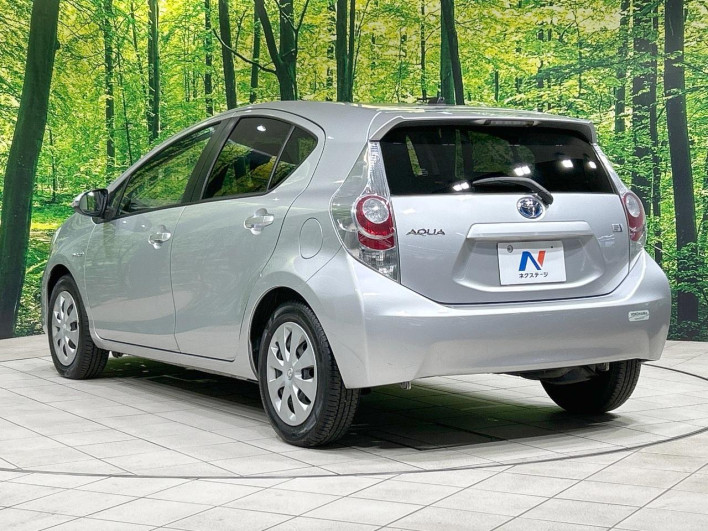 2012 Toyota Aqua DAA-NHP10 (UW-6a0fc9525b972)[11]