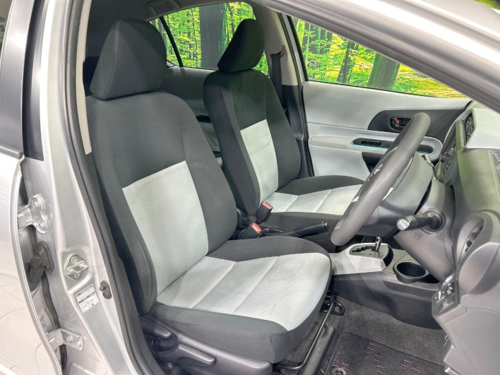 2012 Toyota Aqua DAA-NHP10 (UW-6a0fc9525b972)[22]