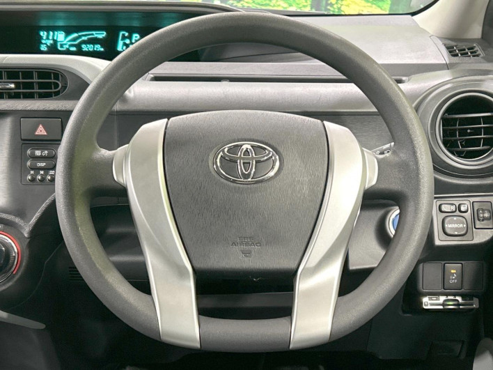2012 Toyota Aqua DAA-NHP10 (UW-6a0fc9525b972)[29]