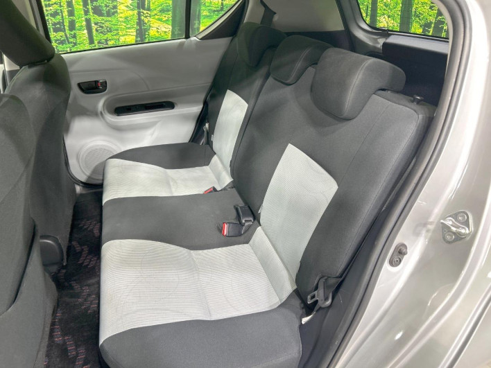 2012 Toyota Aqua DAA-NHP10 (UW-6a0fc9525b972)[19]