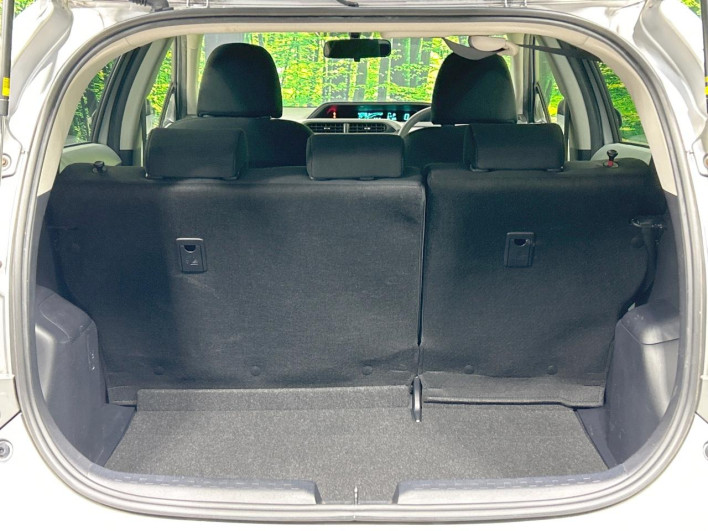 2012 Toyota Aqua DAA-NHP10 (UW-6a0fc9525b972)[25]