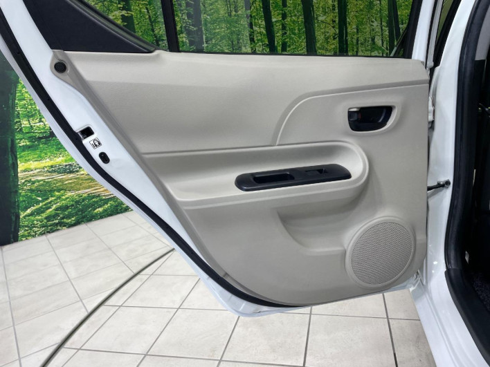 2012 Toyota Aqua DAA-NHP10 (UW-6a0fc95260a3a)[16]