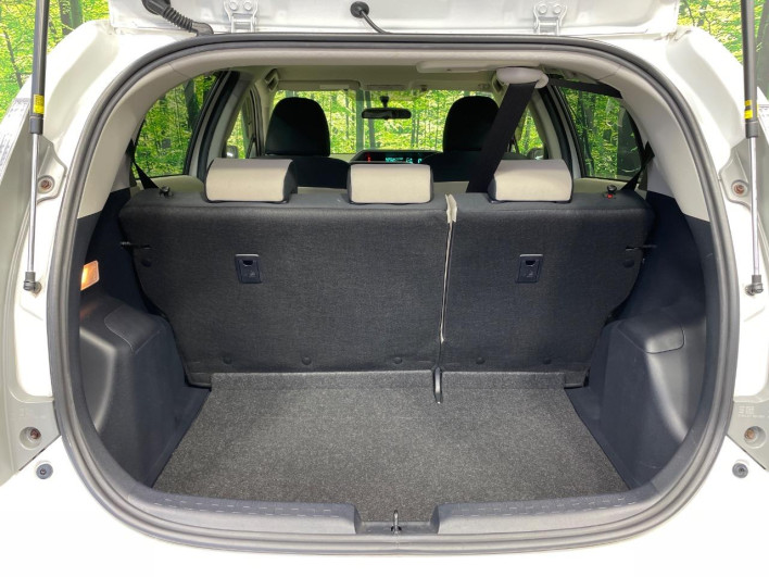 2012 Toyota Aqua DAA-NHP10 (UW-6a0fc95260a3a)[17]