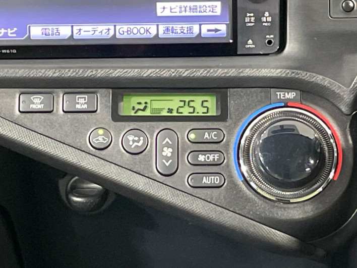 2012 Toyota Aqua DAA-NHP10 (UW-6a0fc95260a3a)[24]