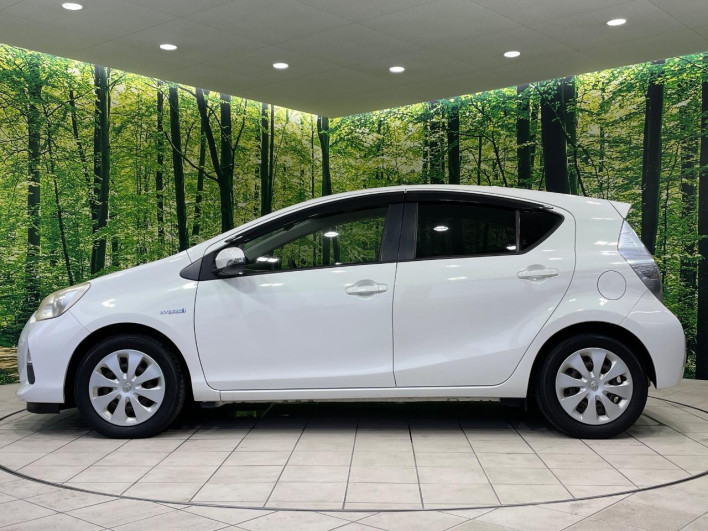 2012 Toyota Aqua DAA-NHP10 (UW-6a0fc95260a3a)[6]