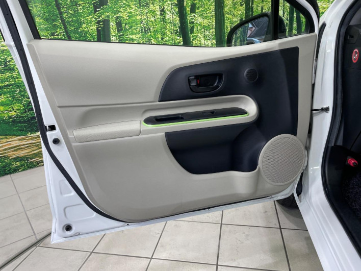 2012 Toyota Aqua DAA-NHP10 (UW-6a0fc95260a3a)[15]