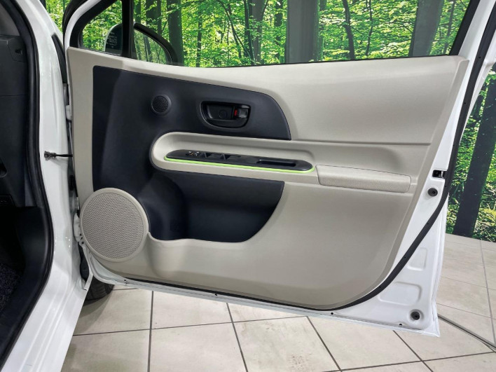 2012 Toyota Aqua DAA-NHP10 (UW-6a0fc95260a3a)[13]