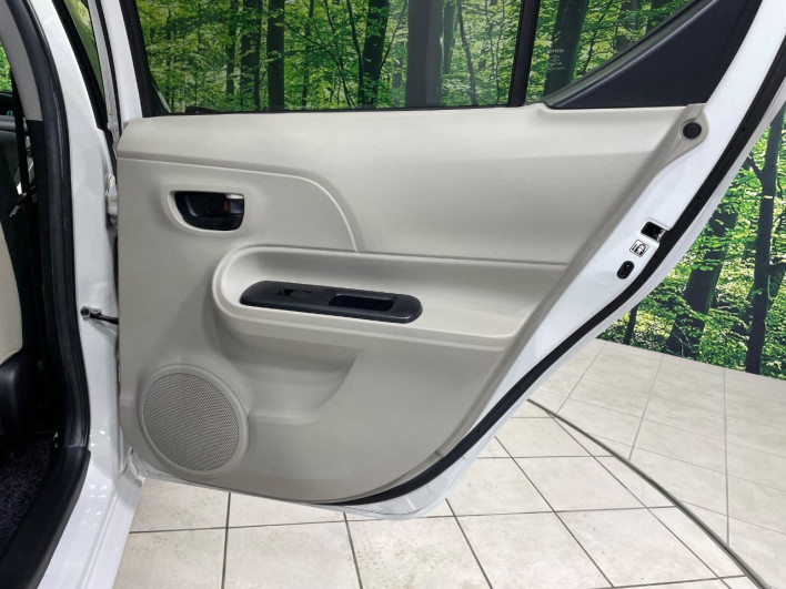 2012 Toyota Aqua DAA-NHP10 (UW-6a0fc95260a3a)[14]
