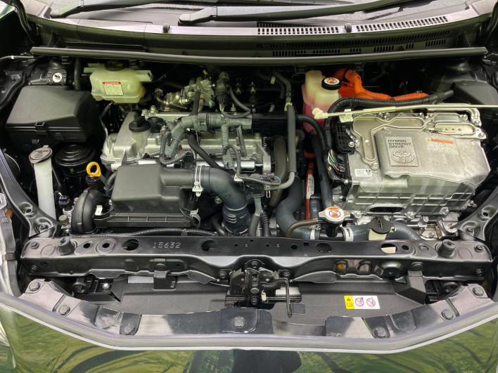 2019 Toyota Aqua DAA-NHP10 (UW-6a0fc955b7ee3)[4]