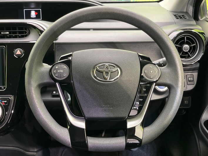 2019 Toyota Aqua DAA-NHP10 (UW-6a0fc955b7ee3)[28]
