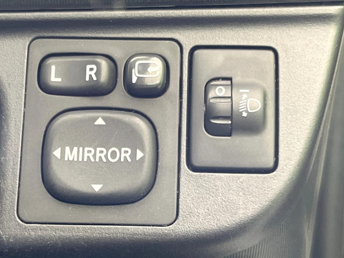 2013 Toyota Aqua DAA-NHP10 (UW-6a0fc95830e39)[15]