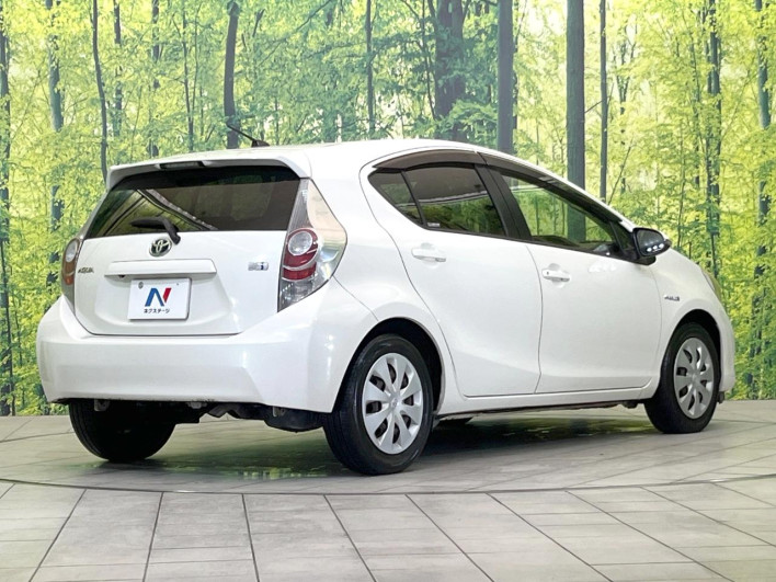 2013 Toyota Aqua DAA-NHP10 (UW-6a0fc95830e39)[8]