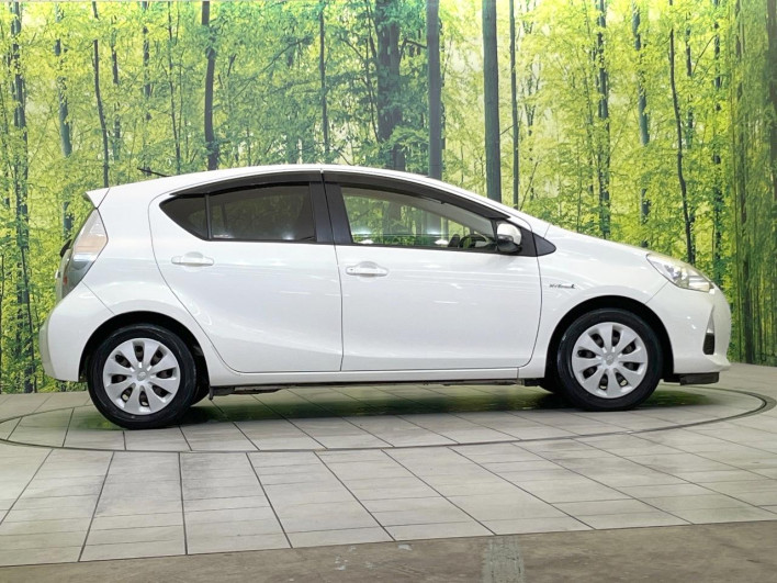 2013 Toyota Aqua DAA-NHP10 (UW-6a0fc95830e39)[7]