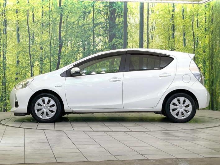 2013 Toyota Aqua DAA-NHP10 (UW-6a0fc95830e39)[11]