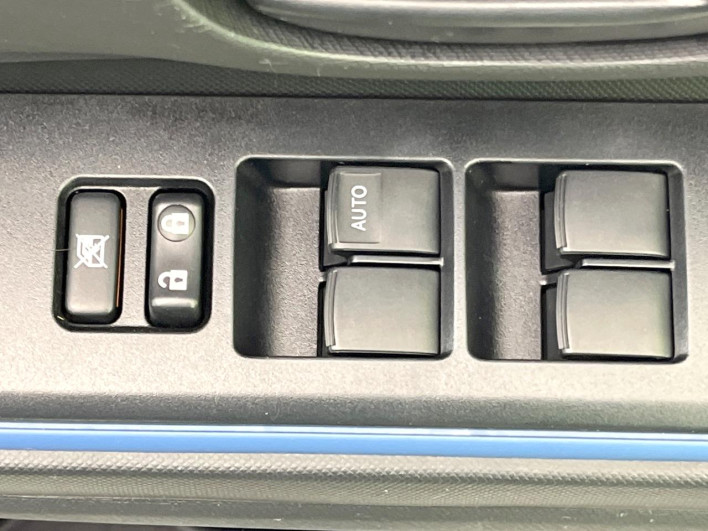 2013 Toyota Aqua DAA-NHP10 (UW-6a0fc95830e39)[13]