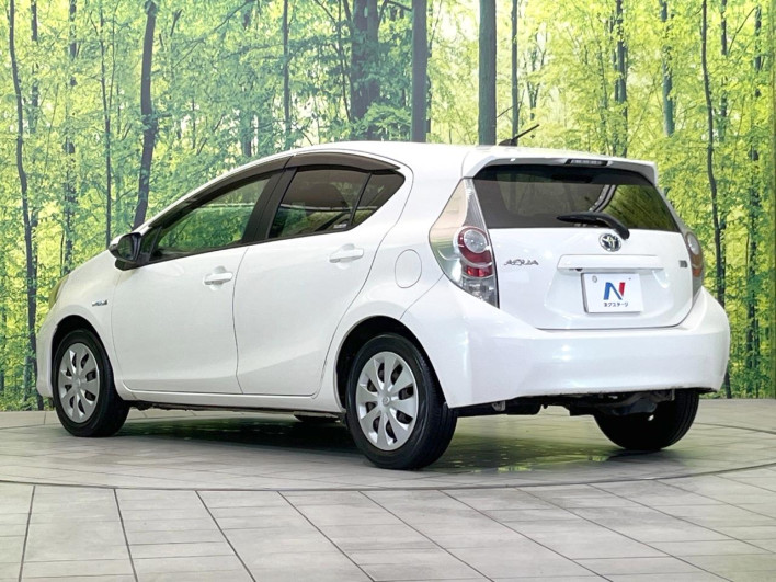 2013 Toyota Aqua DAA-NHP10 (UW-6a0fc95830e39)[10]