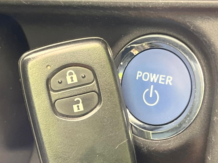 2013 Toyota Aqua DAA-NHP10 (UW-6a0fc95830e39)[18]