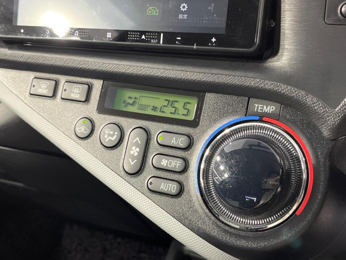 2014 Toyota Aqua DAA-NHP10 (UW-6a0fc9587e97b)[19]