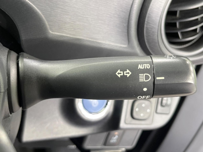 2014 Toyota Aqua DAA-NHP10 (UW-6a0fc9587e97b)[12]