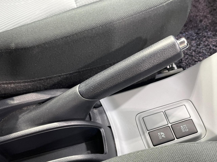 2014 Toyota Aqua DAA-NHP10 (UW-6a0fc9587e97b)[24]