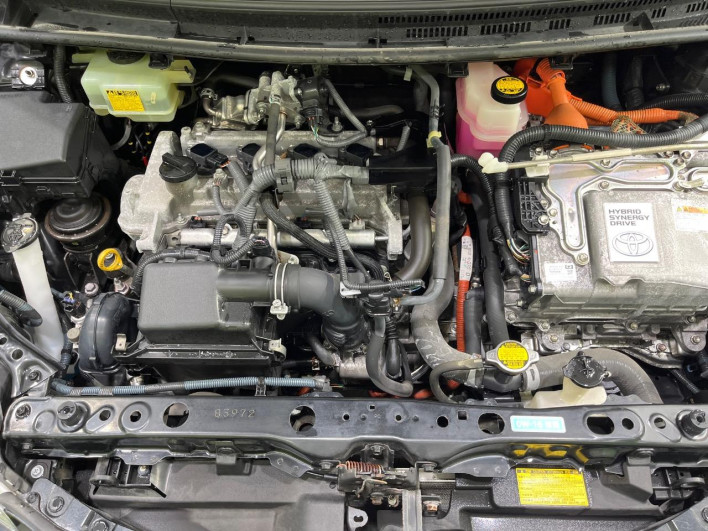 2014 Toyota Aqua DAA-NHP10 (UW-6a0fc9587e97b)[4]
