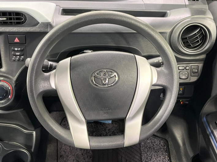 2014 Toyota Aqua DAA-NHP10 (UW-6a0fc9587e97b)[27]