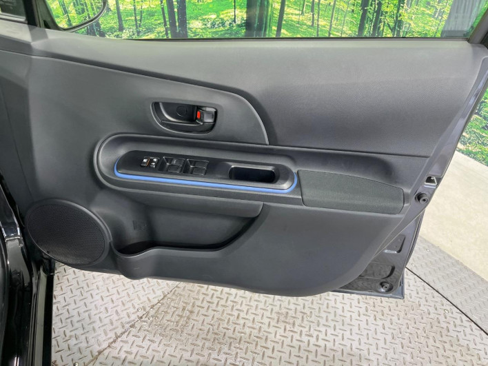 2014 Toyota Aqua DAA-NHP10 (UW-6a0fc9587e97b)[25]