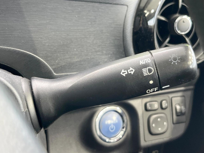 2016 Toyota Aqua DAA-NHP10 (UW-6a0fc9590166a)[29]