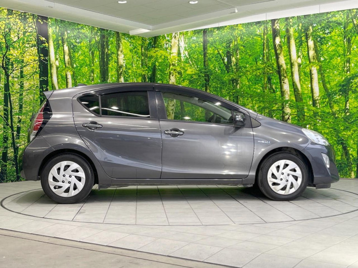 2016 Toyota Aqua DAA-NHP10 (UW-6a0fc9590166a)[9]