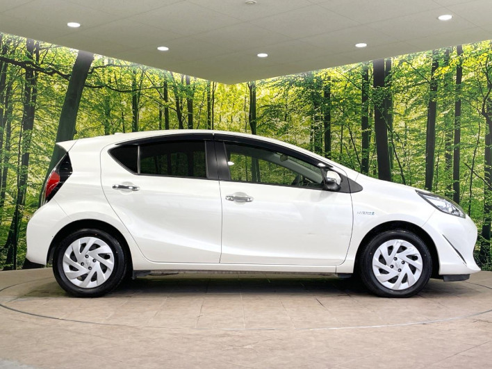 2018 Toyota Aqua DAA-NHP10 (UW-6a0fc95b7f04f)[9]