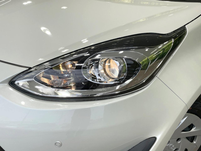 2018 Toyota Aqua DAA-NHP10 (UW-6a0fc95b7f04f)[12]