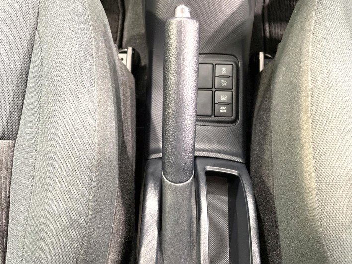 2018 Toyota Aqua DAA-NHP10 (UW-6a0fc95b7f04f)[26]