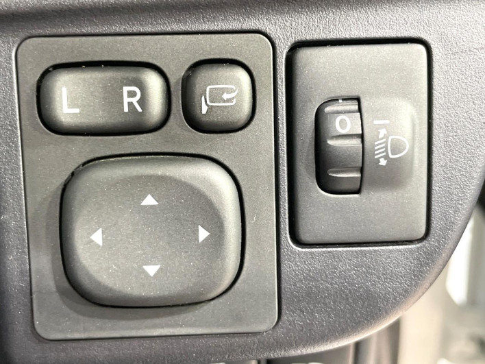 2018 Toyota Aqua DAA-NHP10 (UW-6a0fc95b7f04f)[21]