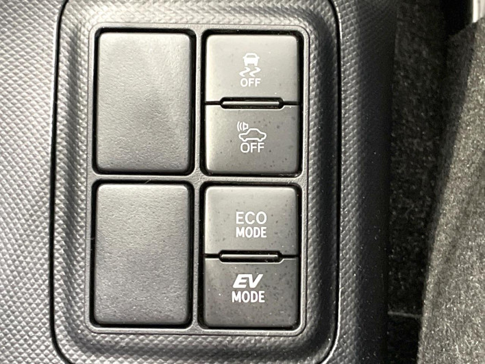 2018 Toyota Aqua DAA-NHP10 (UW-6a0fc95b7f04f)[27]