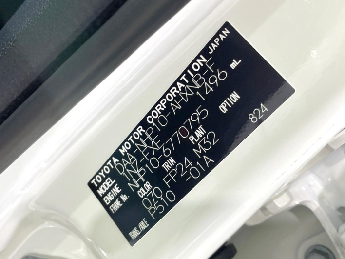 2018 Toyota Aqua DAA-NHP10 (UW-6a0fc95b7f04f)[1]