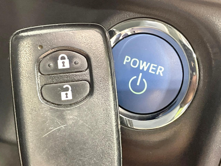 2018 Toyota Aqua DAA-NHP10 (UW-6a0fc95b7f04f)[22]
