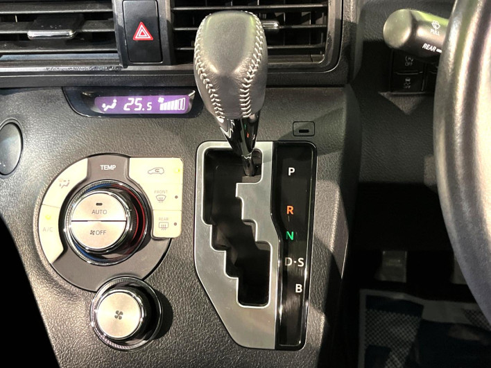 2015 Toyota Sienta DBA-NSP170G (UW-6a0fc961b65f8)[16]
