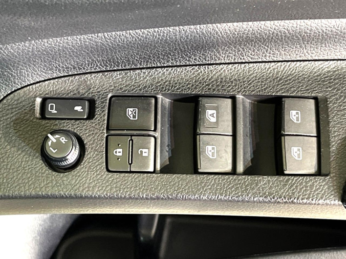2015 Toyota Sienta DBA-NSP170G (UW-6a0fc961b65f8)[7]