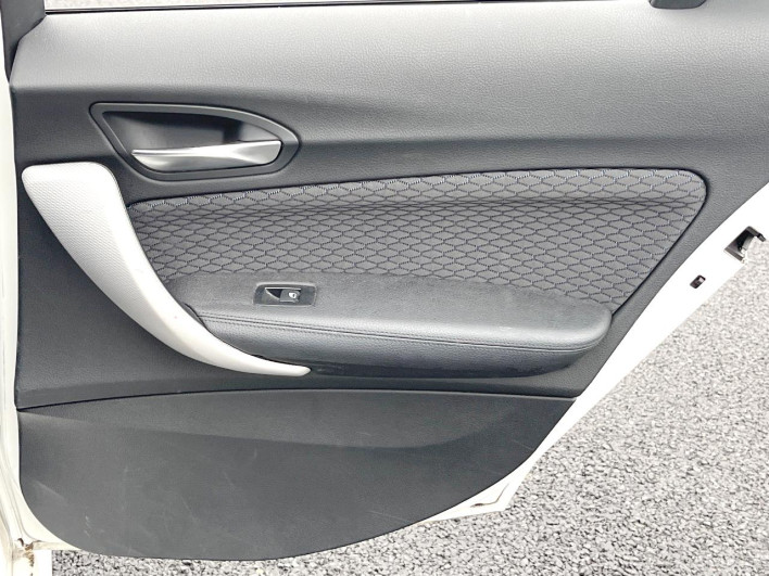 2016 BMW 1 Series LDA-1S20 (UW-6a0fc9a47446b)[20]