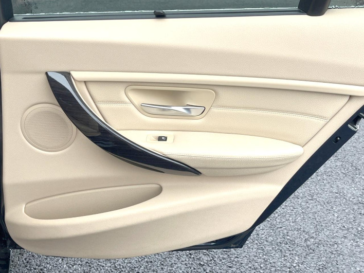 2015 BMW 3 Series DBA-3B20 (UW-6a0fc9a5a67e2)[19]