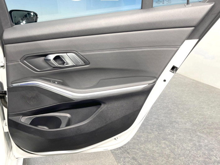 2019 BMW 3 Series 3DA-5V20 (UW-6a0fc9a6f2f76)[18]
