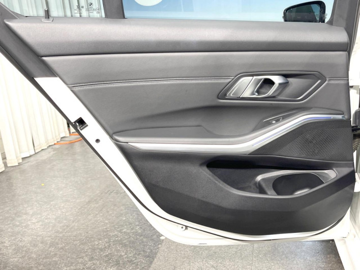 2019 BMW 3 Series 3DA-5V20 (UW-6a0fc9a6f2f76)[12]
