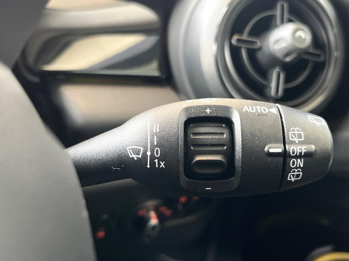 2022 Rover Mini 3DA-XV15MW (UW-6a0fc9ad63f19)[27]