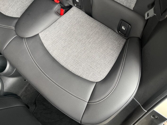 2022 Rover Mini 3DA-XV15MW (UW-6a0fc9ad63f19)[20]