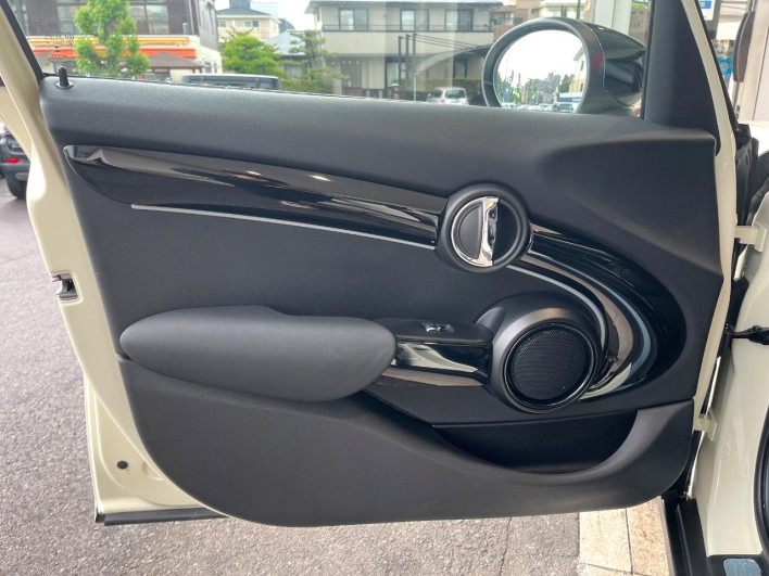 2022 Rover Mini 3DA-XV15MW (UW-6a0fc9ad63f19)[17]