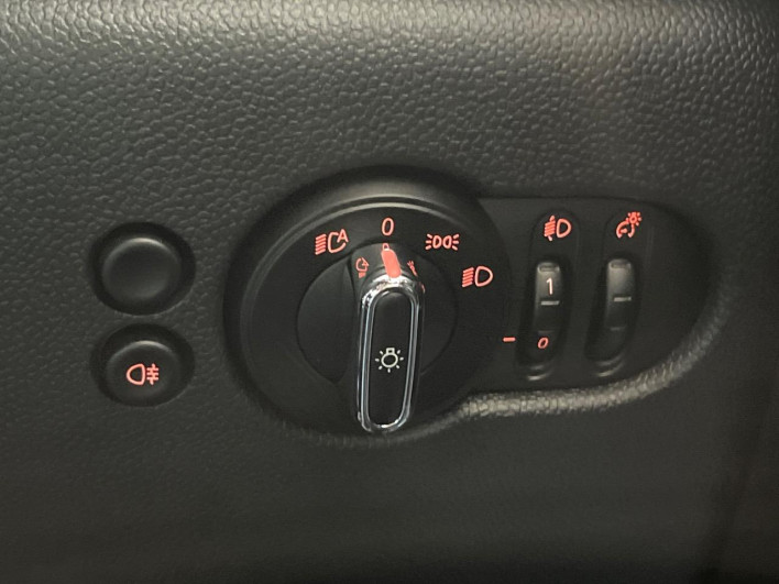 2022 Rover Mini 3DA-XV15MW (UW-6a0fc9ad63f19)[23]