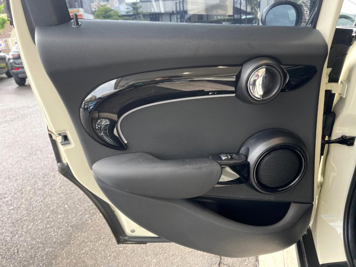 2022 Rover Mini 3DA-XV15MW (UW-6a0fc9ad63f19)[19]