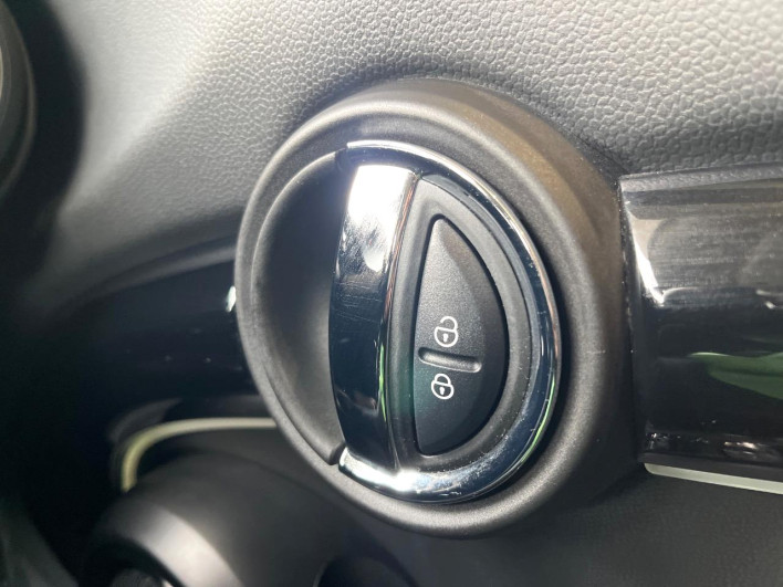 2022 Rover Mini 3DA-XV15MW (UW-6a0fc9ad63f19)[22]