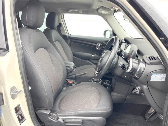 2015 Rover Mini DBA-XS15 (UW-6a0fc9af74f31)[25]